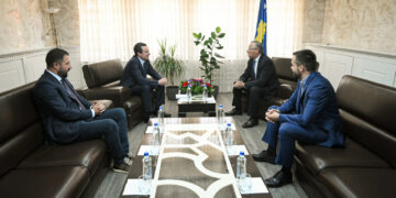 Kurti takon kryetarët e Mitrovicës: Mbështetje për bashkëpunim dhe projekte