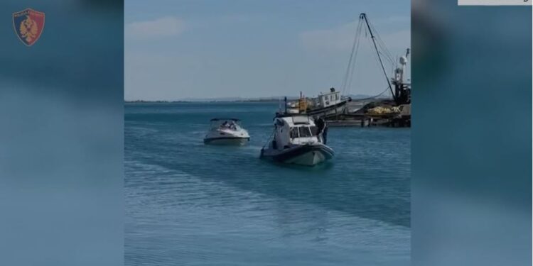 Rrezik në Shëngjin/ Policia Kufitare nxjerr dy pushues nga deti te Rana e Hedhun