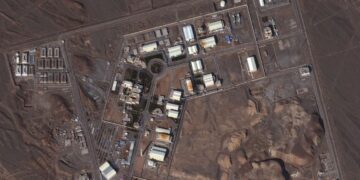 Irani dyshohet se po fsheh aktivitete bërthamore, ndalon shefin e IAEA dhe heq kamerat nga impiantet.