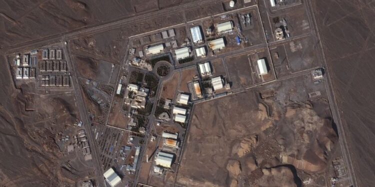 Irani dyshohet se po fsheh aktivitete bërthamore, ndalon shefin e IAEA dhe heq kamerat nga impiantet.