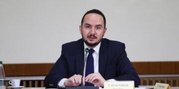 Kërkoi lirim nga burgu, Gjykata e Fierit shtyn seancën për ish-deputetin e PD, Ervin Salianji