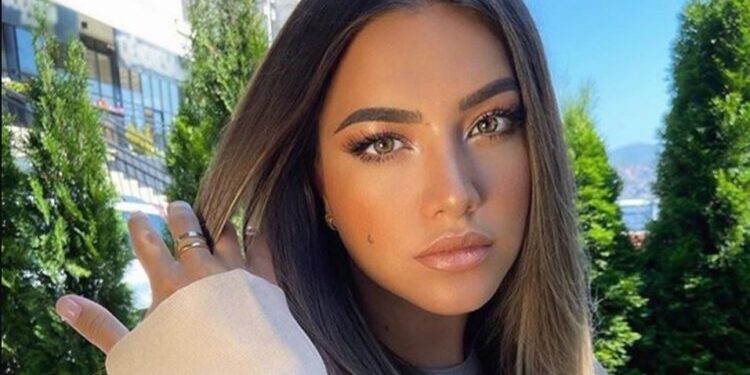 Romancë e re për Sarën, ndjekësit të habitur nga fotoja