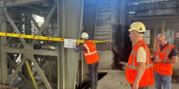 Aksident në uzinën e “Albchrome” Elbasan, ndalohen tre persona për mungesë sigurie në punë