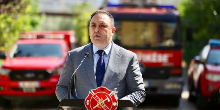 Ministri Hoxha me drejtuesit e Shërbimit Zjarrfikës: Fokusi tek parandalimi.