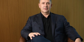 Po shet bizneset e fuqishme! Dalin arsyet, ja pse Samir Mane po largohet nga Shqiperia