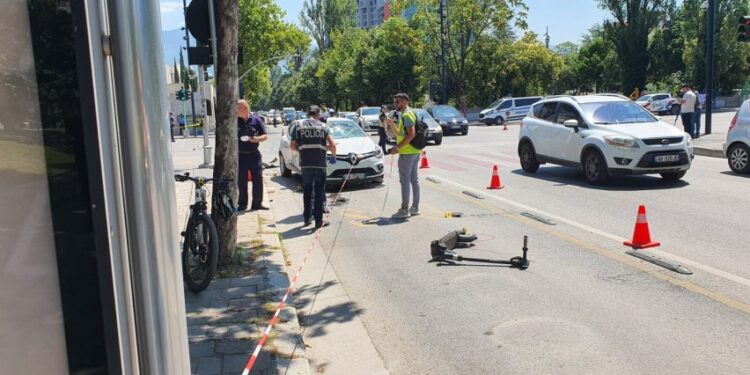 Arrestohet shoferi që aksidentoi 3 të miturit me monopatinë në bulevar