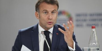 Macron i frikësohet “rrezikut në rritje” të pasurimit sekret të Iranit me uranium