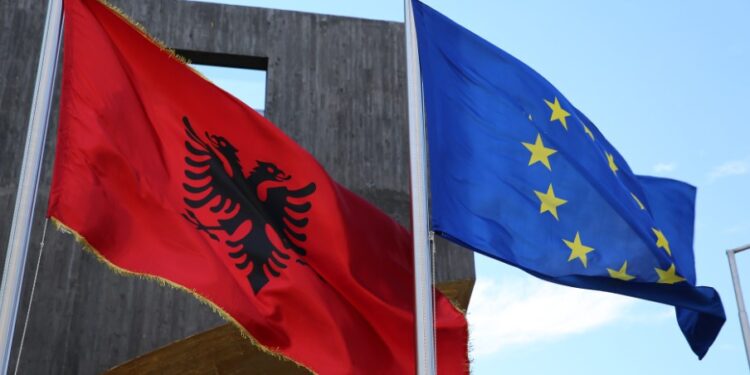 Reforma në drejtësi, korrupsioni e politika, çfarë thotë raporti i KE për Shqipërinë