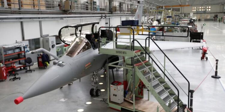 Serbia merr 2 mld euro hua që t’i paguajë avionët “Rafale” Francës