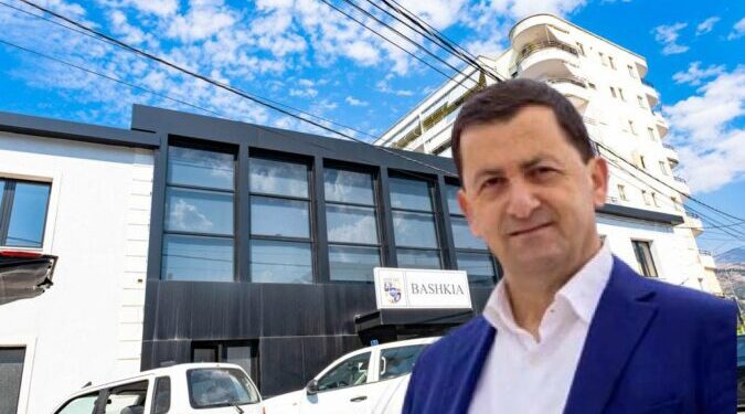 Pezullohen ndërtimet në Himarë gjatë sezonit turistik