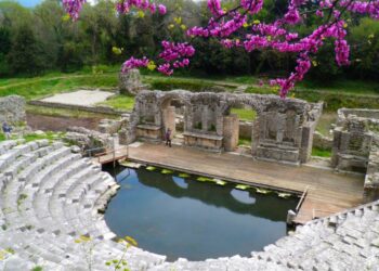 Humb jetën turisti gjerman gjatë vizitës në Kalanë e Butrintit