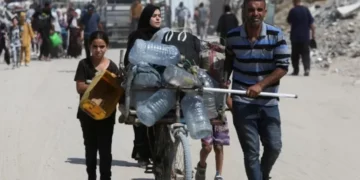 Mbyllen përkohësisht qendrat e ndihmës në Gaza, Izraeli i shpall “zona luftimi”