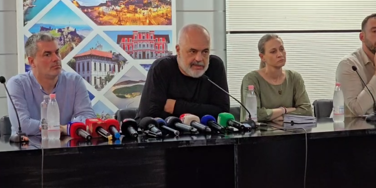 Rama flet për shkarkimet në Vlorë: Të gjithë drejtorët do të jenë të rinj, aplikoni