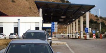 ‘Furtunë’ në Qafë Botë: 14 arrestime, përfshi kreun e Zyrës Doganore, nga pala greke.