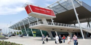 Protestat në Francë/ Aeroporti “Nënë Tereza” njofton për ndryshimet në fluturime.