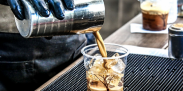 “Kafeja në verë, gabimi që ul cilësinë”