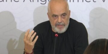 Pasi tereziti bashkitë, Rama i shpall ‘luftë’ bulmetoreve: Kush shet pa kupon, do i sekuestrojmë shishet e qumshtit