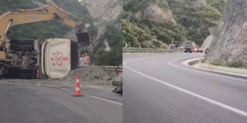 Përmbyset kamioni tek ‘Shkalla e Tujanit’, plagoset shoferi