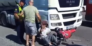 Aksident në Bradashesh, kamioni aksidenton të moshuarin me motor