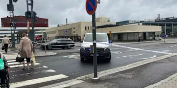 Sulm me thi*ë në një qendër tregtare, disa të plago*ur, arrestohet një 20-vjeçar