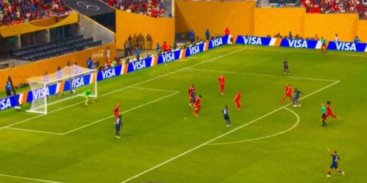 Fiton ndaj Bayern, PSG gjysmëfinalistja e parë Kupës së Botës