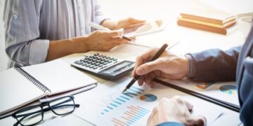 Qeveria shkurton fondet për Arsimin dhe Shëndetësinë, rriten për infrastrukturën
