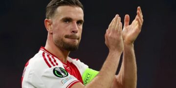 Brentford e gatshme të rikthejë në Premier League ish kapitenin e Liverpool