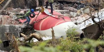 E qëllimshme apo aksidentale? Hetimet për rrëzimin e avionit zbulojnë se motorët e Air India u fikën nga pilotët