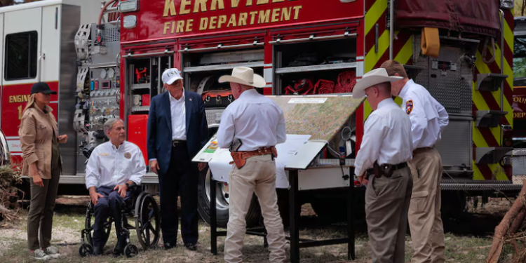 Trump vlerëson reagimin ndaj katastrofave në Teksas, por e ardhmja e FEMA-s është e errët