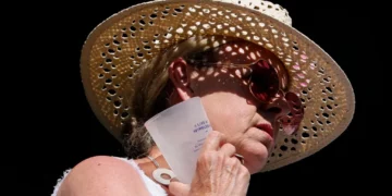 Valë rekord nxehtësie në Britaninë e Madhe, me temperatura deri në 33°C