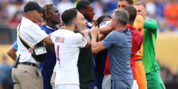 Goditi kundërshtarin pas finales, trajneri i PSG rrezikon pezullimin e gjatë