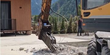 Theth, prishje ndërtimesh pa leje – IKMT te objekti i fundit, pronarët: “Të pritet gjykata”