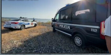 Gjendet nga polumbarët trupi i pajetë i 16-vjeçarit të mbytur në Lagunën e Patokut, adoleshenti tjetër në gjendje të rëndë