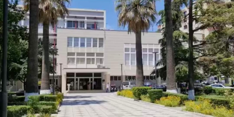 Rama kërkon dorëheqjen e drejtorëve të Bashkisë Fier pas goditjes në Vlorë