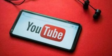 Shokuese! Ligji i ri ndalon ‘YouTube’ për fëmijët, Google kërcënon me gjyq