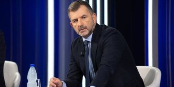 Bushati: “Merreni ‘kufomën’ dhe bëjeni shembull” – Rama la Veliajn në burg, ai vendos edhe për zgjedhjet në Tiranë