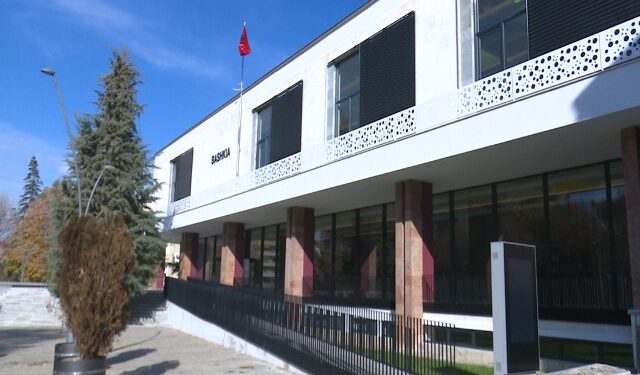 ‘Furtunë’ dorëheqjesh edhe në Korçë, kryetarët e njësive administrative dorëhiqen pas ultimatumit të Ramës