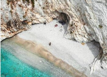 Kryebashkiaku Tavo apel qytetarëve dhe turistëve: Zbritja me litar në Gjirin e Filikurit, e rrezikshme