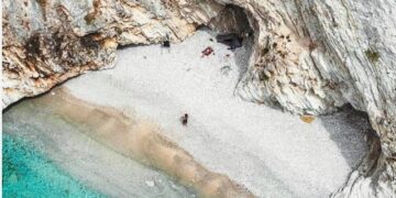 Kryebashkiaku Tavo apel qytetarëve dhe turistëve: Zbritja me litar në Gjirin e Filikurit, e rrezikshme