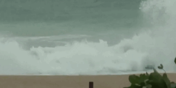 Vietnami në alarm nga tajfunët, urdhërohet evakuimi i 500 mijë banorëve!