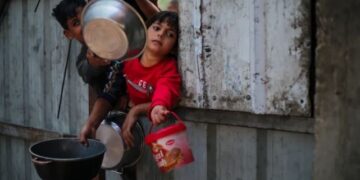 Amnesty akuzon Izraelin se qëllimshëm po shkakton uri në Gazë