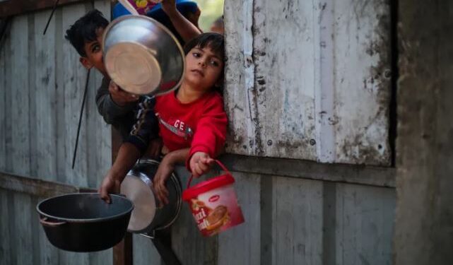 Amnesty akuzon Izraelin se qëllimshëm po shkakton uri në Gazë