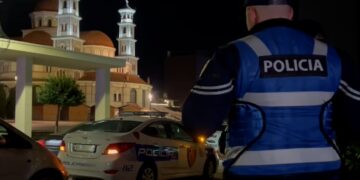 Konflikti në Korçë, 28-vjeçari u godit me thikë nga 41-vjeçari.