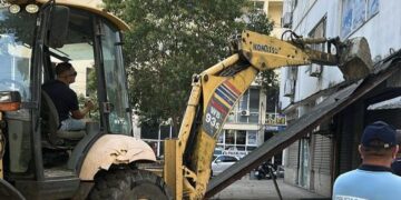 Rama publikon pamje nga aksioni në Durrës: Hapësirat publike po çlirohen për t’i hapur rrugë Rilindjes Urbane 2.0