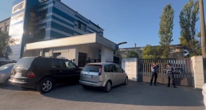 Sulm dhe censurë ndaj News24, rrethohet zëri më i rëndësishëm i medias.