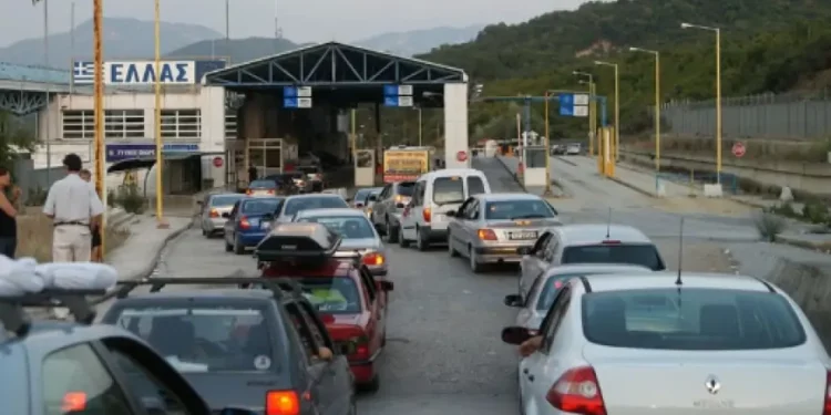 Fluks i lartë lëvizjesh në Kapshticë dhe Qafë Thanë