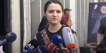 “Babin e hëngri kanceri nga brenda”, e bija e Naun Shundit gjatë homazheve për të atin: Mendoi se do të jetonte