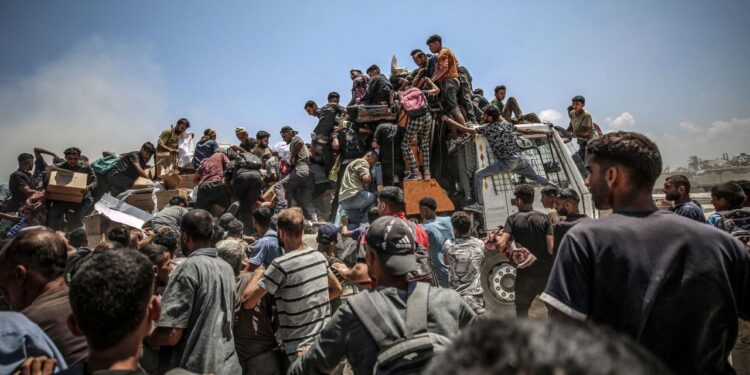 Palestinezët thonë se Izraeli qëlloi te pika e ndihmave që u vizitua nga zyrtari amerikan