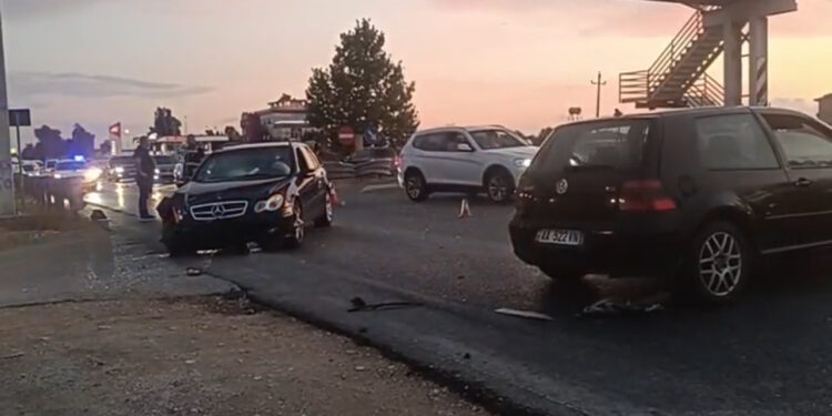Tjetër aksident në autostradën Lushnje Fier