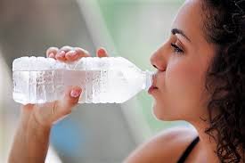 Gjashtë shenjat që tregojnë se nuk po pini ujë të mjaftueshëm